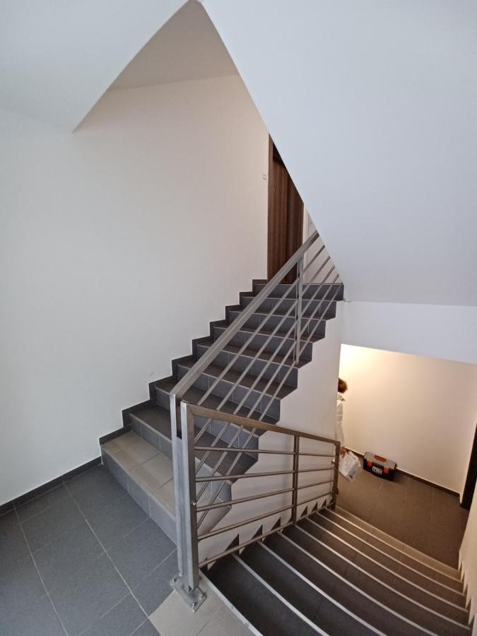 M5 Apartment